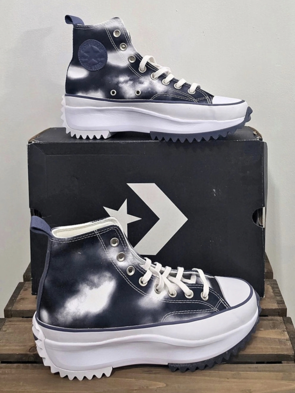 NWT Run Star Hike Hi Cloud Wash Platform Sneakers Black & White US 9